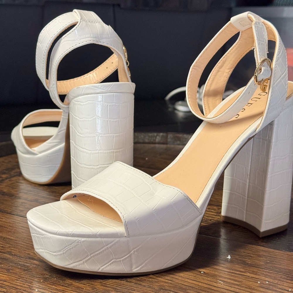 Guess Platform Sandals: Womens 10 NEW